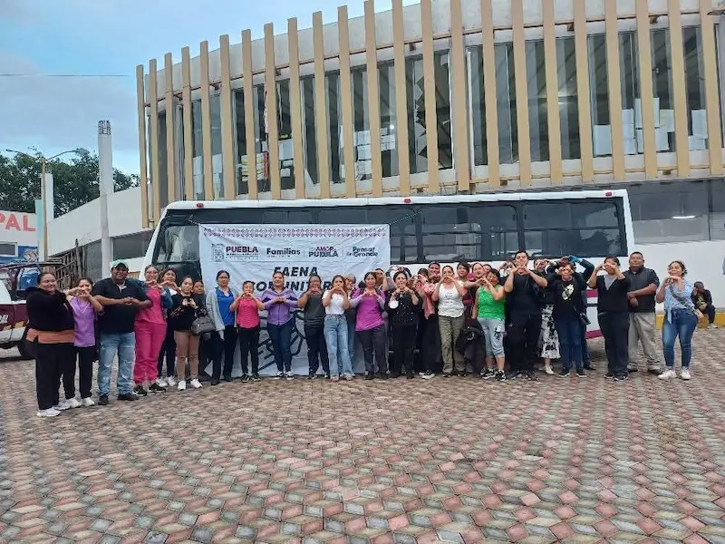 Personal del DIF de Tecamachalco realiza faena comunitaria en el Ex Mercado Ayocuan