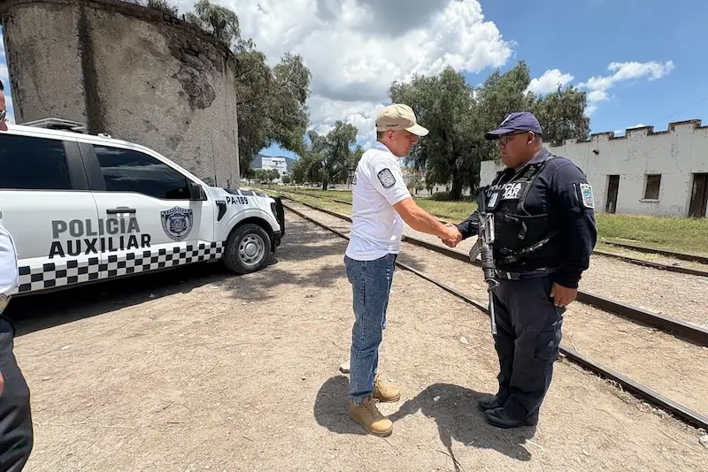 Titular de la Policía Auxiliar recorre estaciones de ferrocarril de Tecamachalco, Tehuacán y Tepeaca
