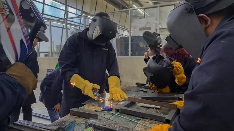 En la Universidad Tecnológica de Tecamachalco imparten curso de soldadura por Arco Eléctrico