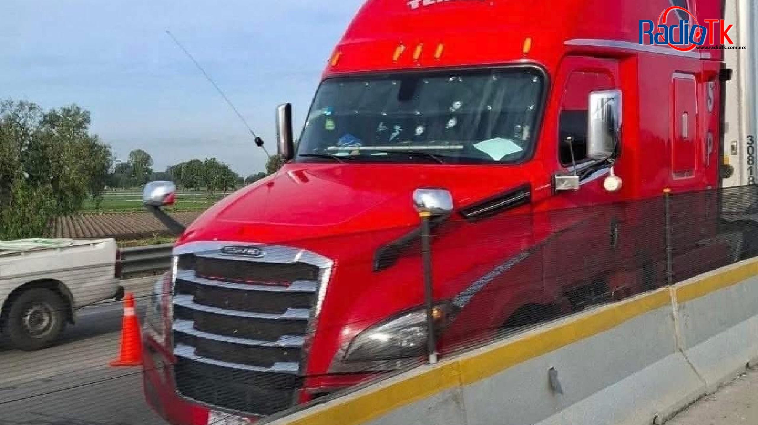 En intento de robo balean a conductor de tractocamión en Acatzingo