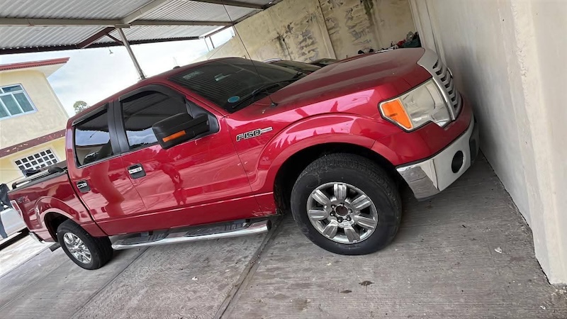 Delincuentes roban vehículos y dinero en vivienda de Lomas de Romero en Tecamachalco