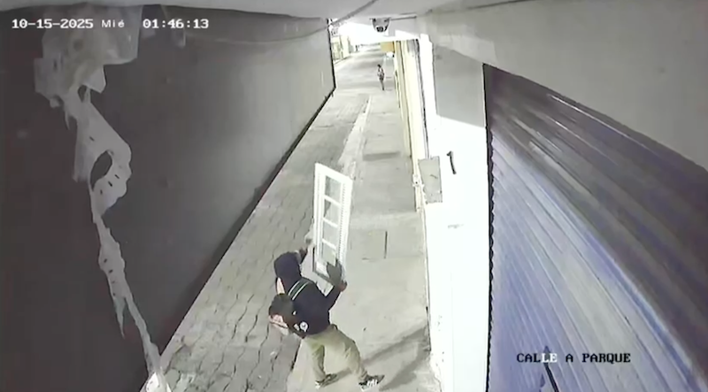 Ladrones roban puertas de aluminio de medidores de establecimientos en Tecamachalco