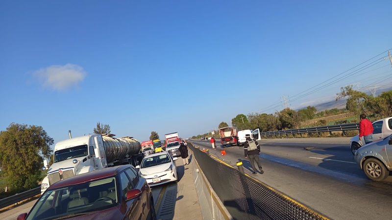 Accidente en la autopista Puebla – Orizaba en Acatzingo generó tráfico en la zona