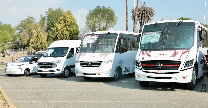 Concesionarios de transporte Público de Tecamachalco, Quecholac, Acatzingo y Tecali reciben apoyos para modernizar sus Unidades