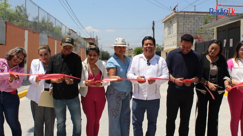 Inaugura Mateo Hernández adoquinamiento de la calle 2 Sur en el barrio de San José en Tecamachalco