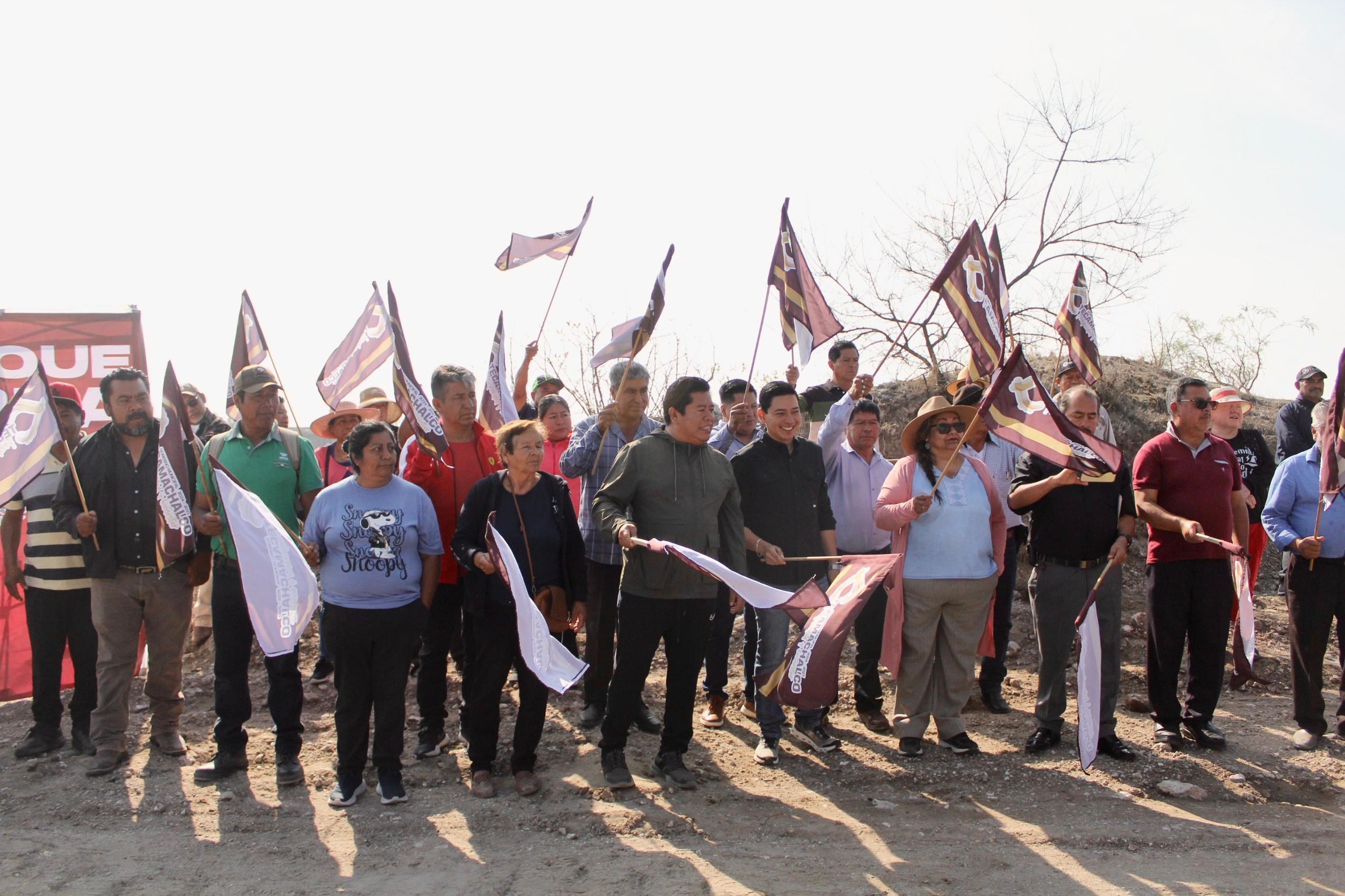 Inicia obra de camino rural que conectará comunidades de Tecamachalco